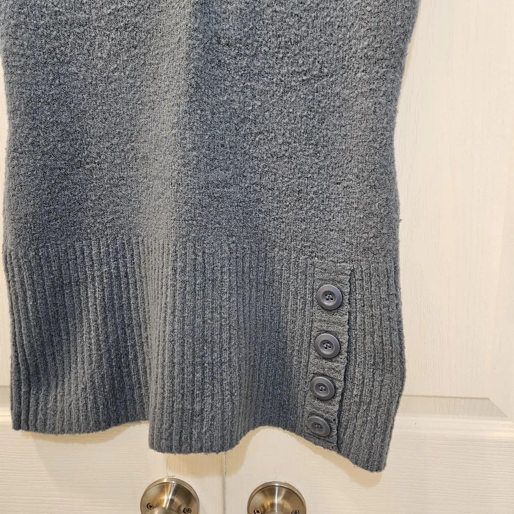 Dots Knit Sweater Top – Size Medium - Picture 6 of 8